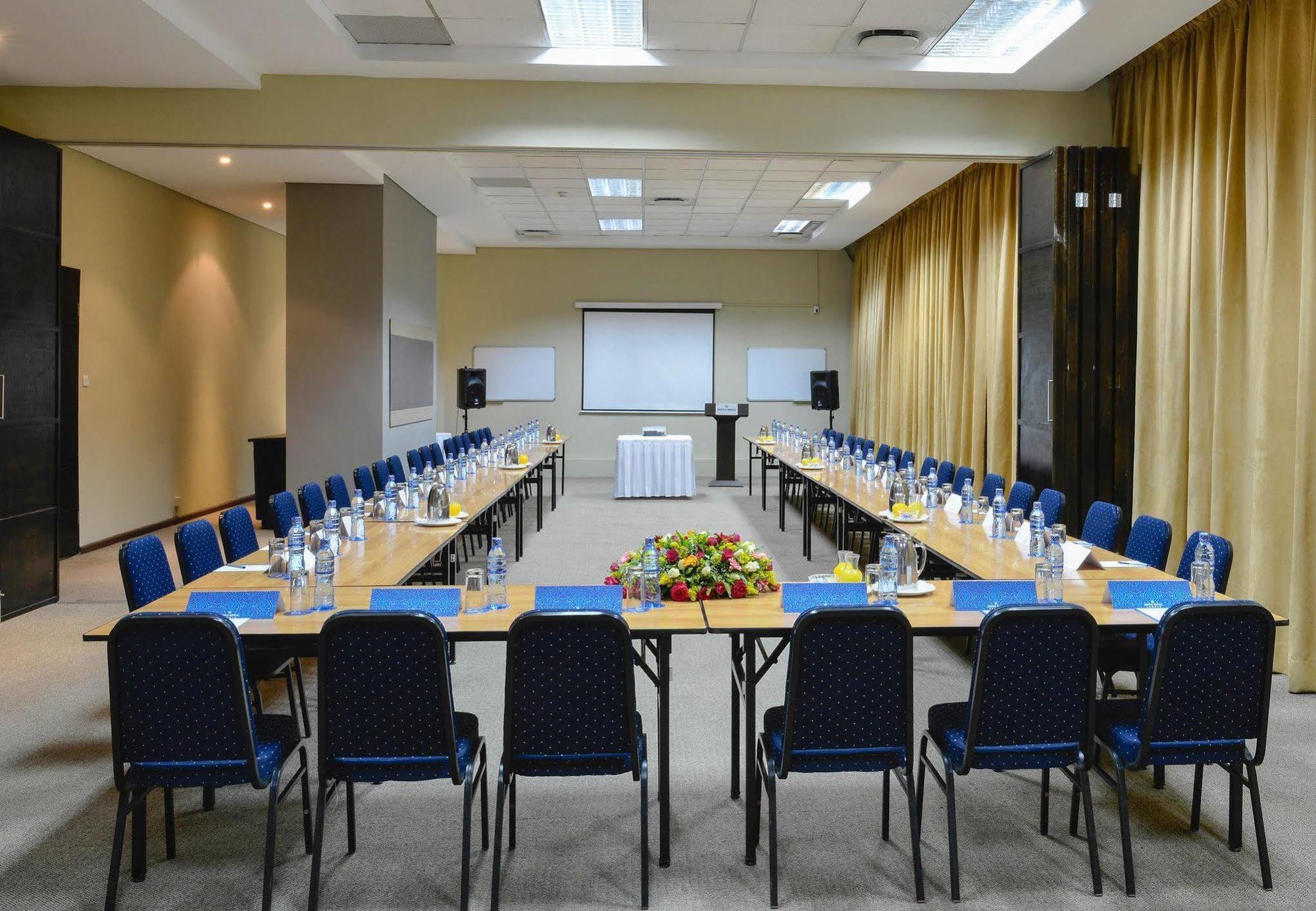 Protea Hotel Lusaka Cairo Road Buitenkant foto